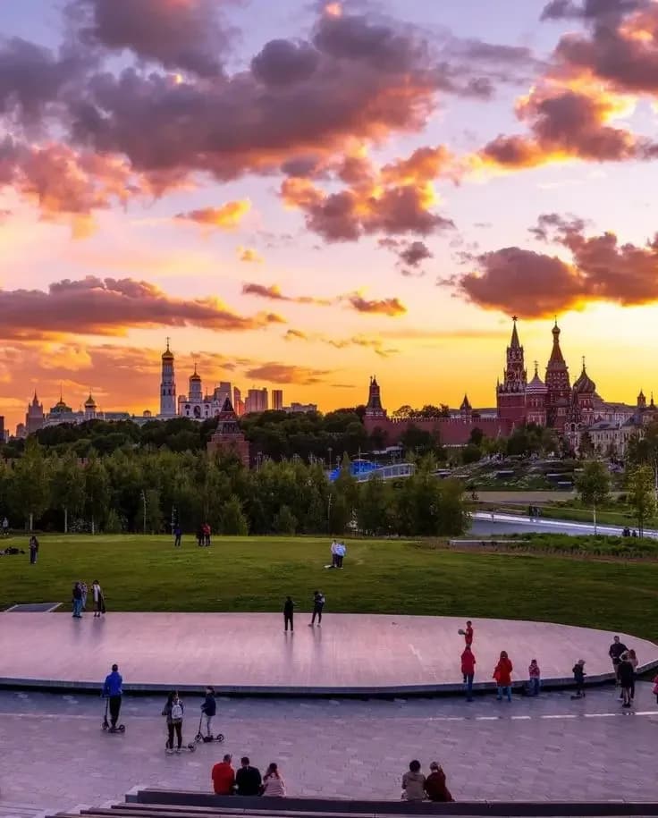 Вечерний вид на Москву-реку